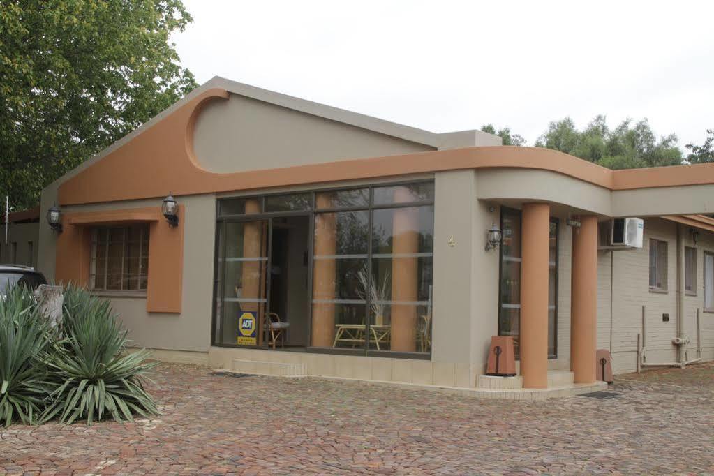 Premiere Guesthouse Bloemfontein Ngoại thất bức ảnh